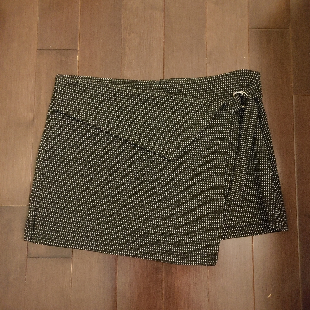 ZARA Asymmetrical Skort White Microdot Fitted Mini Back Zip Size M